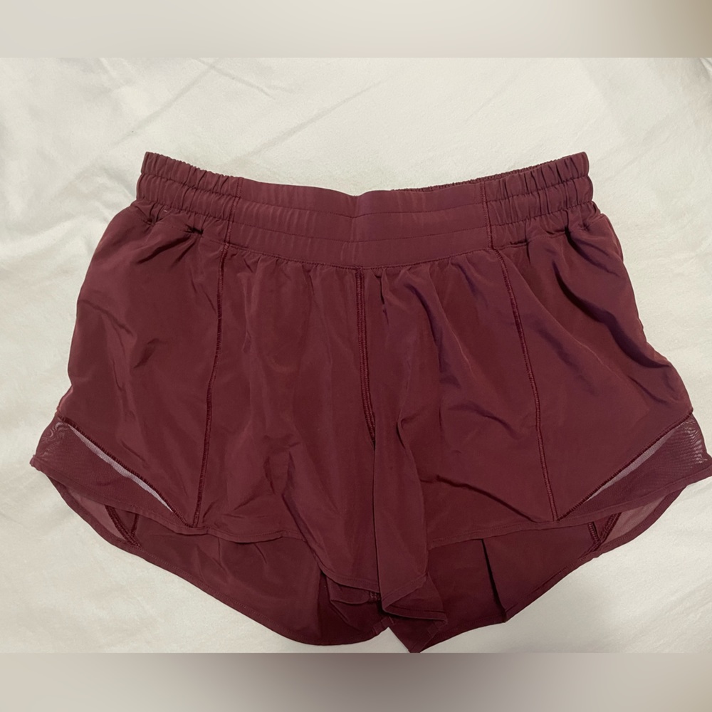 LULULEMON WOMEN HOTTY HOT LR SHORT 4" LINED- Size 8 TALL